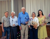  (<a class="download" href="https://www.santamariadejetiba.es.leg.br/institucional/fotos/sessao-solene-premio-helena-boldt-jacob-e-frederico-grulke/solenidade-helena-boldt-jacob-e-frederico-grulke-42.jpg/at_download/image">Download</a>)